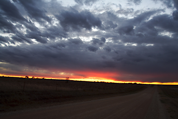 Turbulent Sunset || Canon350d/EF17-40/F4L@17 | 1/40s | f4.5 | ISO200 |handheld