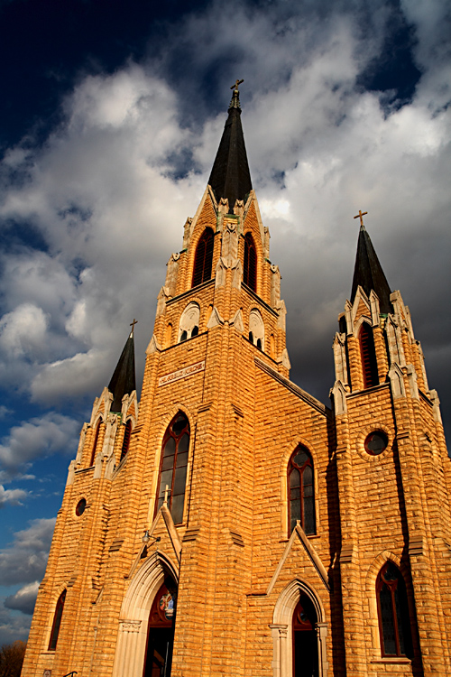 Holy Cross Church|| Canon350d/EF17-40/F4L@17| 1/160s | f18 | ISO100 |handheld