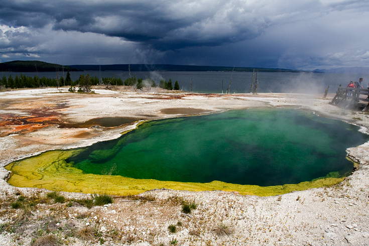 Abyss Pool || Canon350d/EF17-40/F4L@17 | 1/1000s | f7.1 | ISO400 | handheld