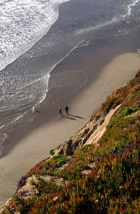 On the Beach || Canon350d/EF17-40/F4L@40 | 1/125s | f10 | ISO200 | handheld