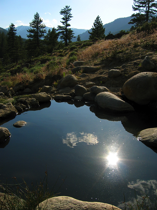 Sierra Hot Spring | Canon Powershot S45/7.1mm (~36mm 35mm equiv) | 1/1000s | f5 | ISO100? | handheld