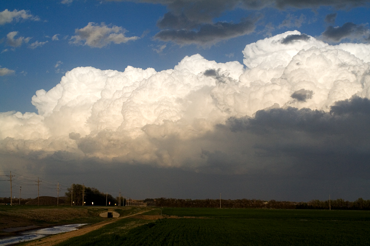 Awesome Clouds || Canon350d/EF17-40/F4L@40 | 1/500s | f7.1 | ISO200 | handheld