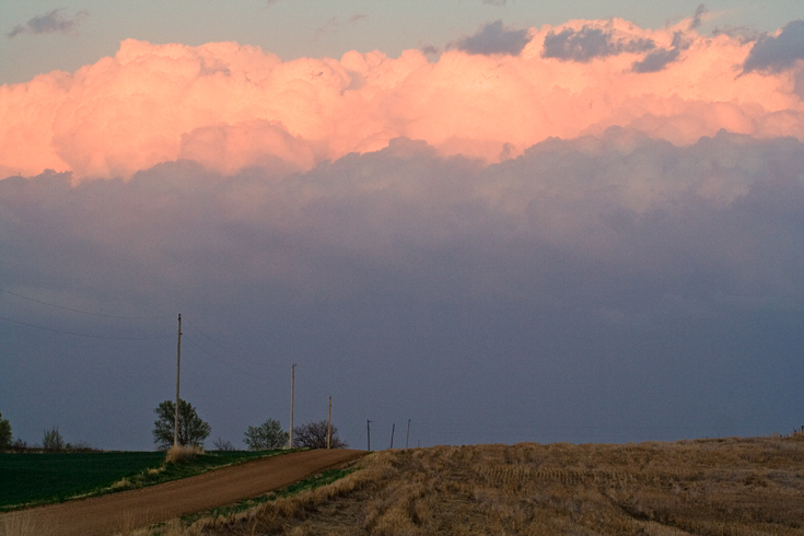 Field and Clouds || Canon350d/EF70-200/F4L@87 | 1/20s | f7.1 | ISO200 | tripod