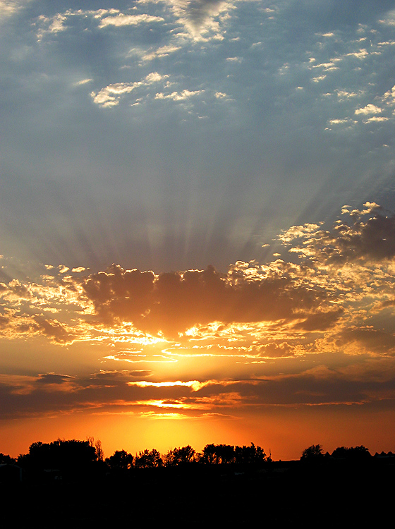 Colorado Sunset  || CanonG3/20.7mm (102mm 35mm equiv) | 1/1250s | f4.5 | ISO50 |handheld