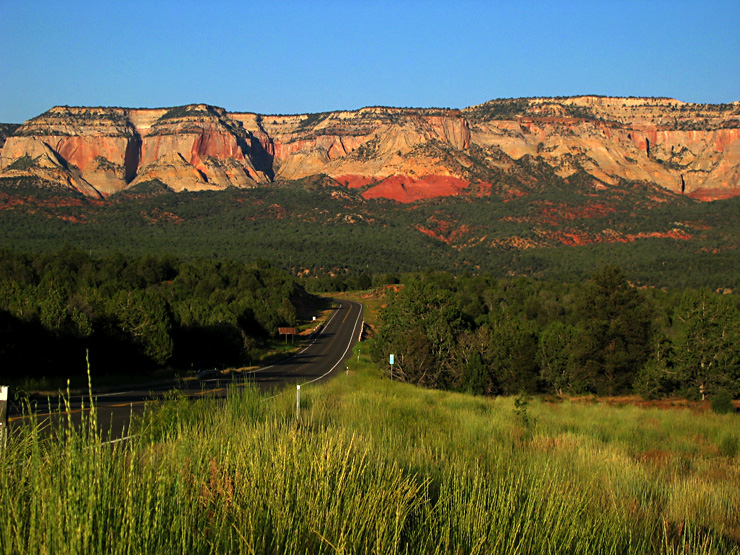 East of Zion Canyon|| Canon Powershot S45/21.3mm (~106mm 35mm equiv) | 1/800s | f4.9 | ISO100? |handheld