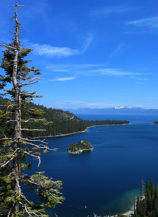 Emerald Bay  || CanonG3/7.2mm (34mm 35mm equiv) | 1/250s | f4 | ISO50 |handheld