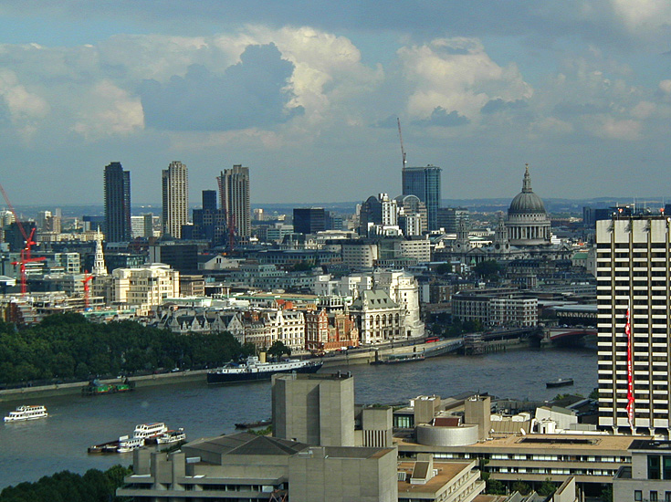 View from the Eye || Olympus D490Z/15.7mm(102mm 35mm equiv)| 1/800s | f4.4 | ISO100 |handheld