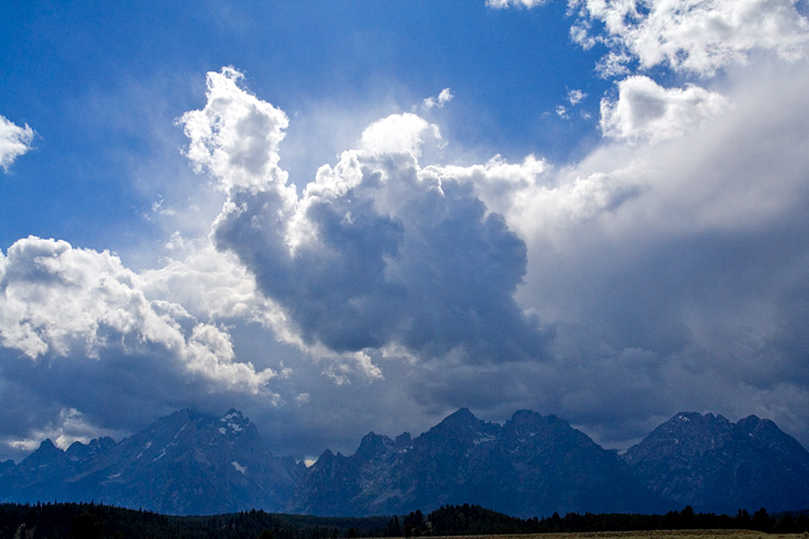 Grand Tetons || Canon350d/EF17-40/F4L@27 | 1/600s | f9 | ISO400 | handheld