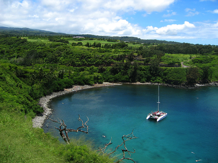 Honolua Bay | Canon Powershot S45/7.1mm (~36mm 35mm equiv) | 1/1000s | f4 | ISO100? | handheld