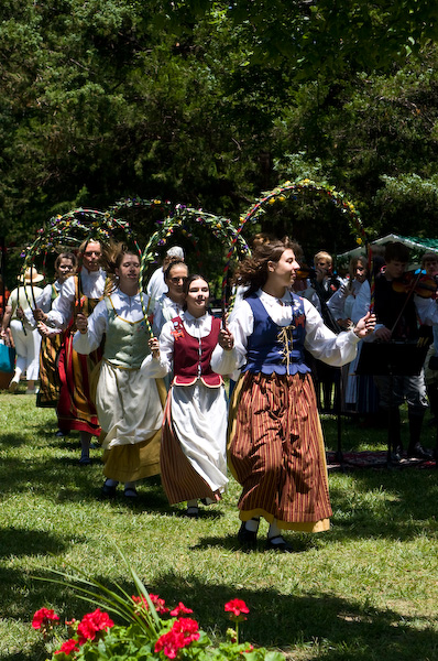 Midsummer's Hoop Dance || Canon40d/EF28-105/F3.5-4.5@65 | 1/800s | f6.3 |  IS400 | handheld