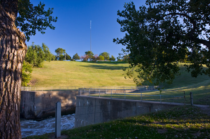 Kanopolis Spillway View || Canon40d/EF17-55/F2.8EFS@17 | 1/50s | f4.5 |  ISO100 | handheld