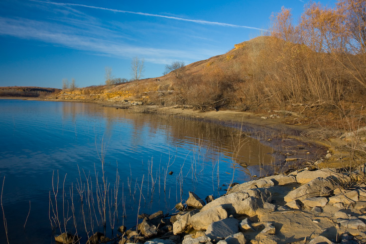 Kanopolis Shoreline at Horsethief || Canon40d/EF17-55/F2.8EFS@17 | 1/60s | f9 |  ISO200 | handheld