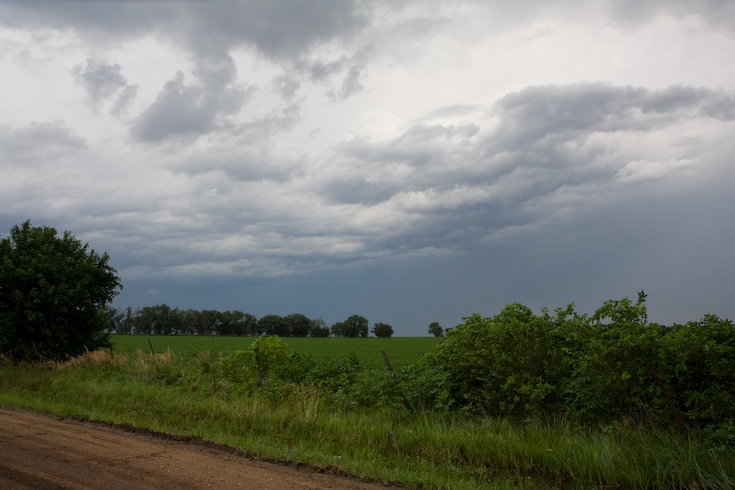 Kansas Storm July 2007 || Canon350d/EF17-55/F2.8EFS@17 | 1/80s | f7.1 |  IS400 | handheld