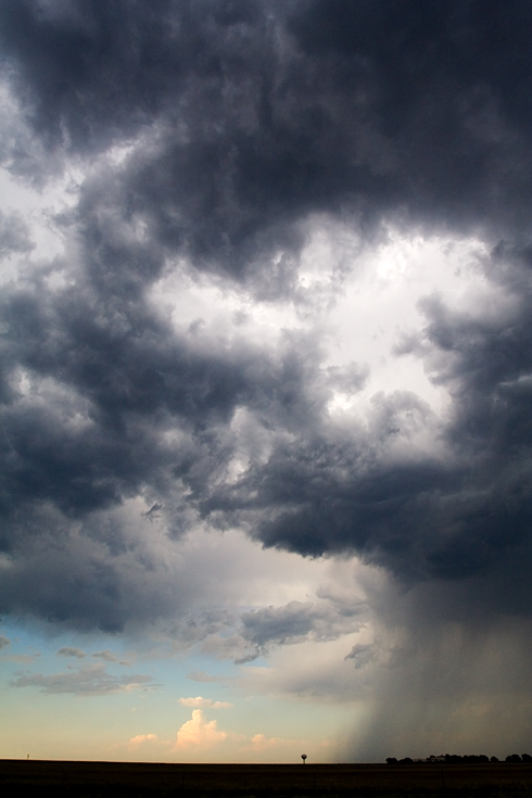 Kansas Storm Clouds || Canon350d/EF17-40/F4L@17 | 1/800s | f7.1 | ISO400 | handheld