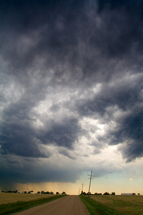 Storm Over Road || Canon350d/EF17-40/F4L@17 | 1/250s | f7.1 | ISO400 | handheld