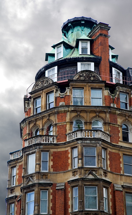 Old London Building || Canon350d/EF17-55/F2.8EFS@54 | 1/320s | f6.3 |  IS400 | handheld