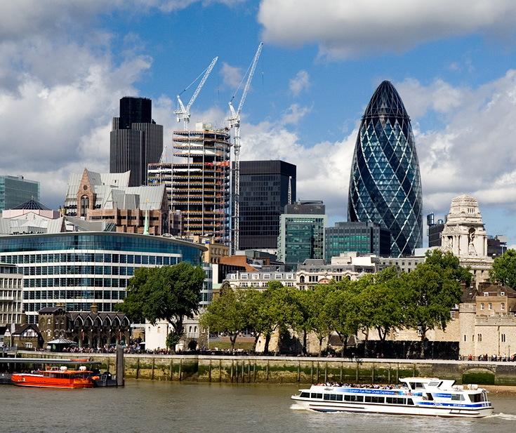 London Towers || Canon350d/EF17-55/F2.8EFS@44 | 1/500s | f6.3 |  IS200 | handheld