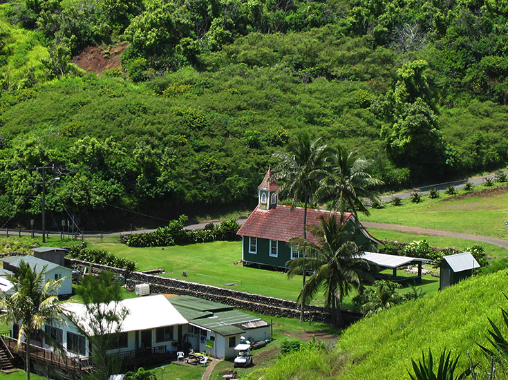 Kahakuloa  Church| Canon Powershot S45/21.3mm (~110mm 35mm equiv) | 1/320s | f4.9 | ISO100? | handheld