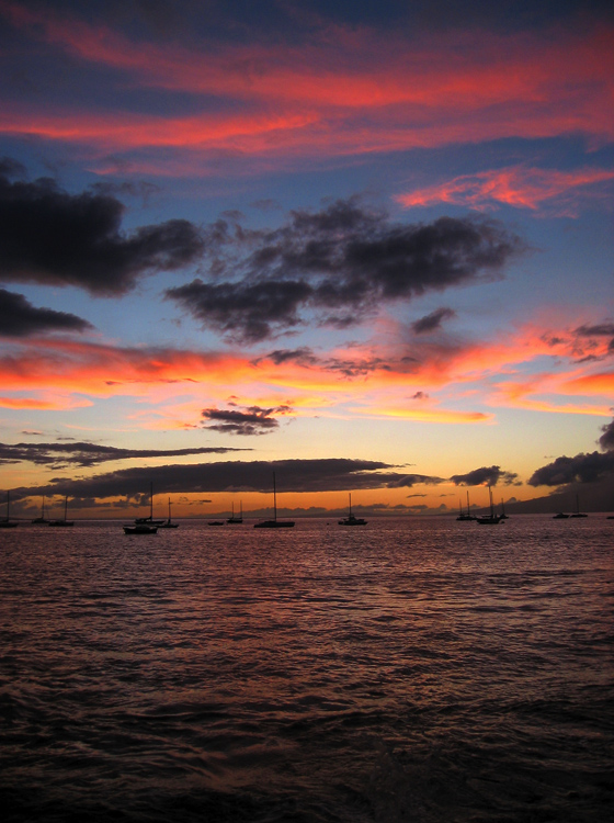 Lahaina Harbor, Maui|| Canon Powershot S45/7.1mm (~35mm 35mm equiv) | 1/125s | f2.8 | ISO100? |handheld