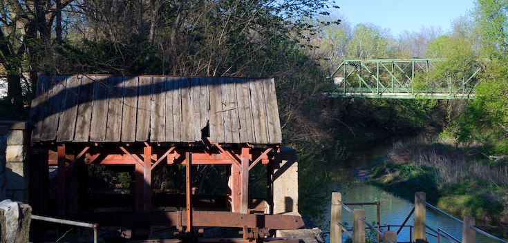 Mill and Bridge || Canon350d/EF17-55/F2.8EFS@28 | 1/40s | f7.1 |  IS100 | handheld