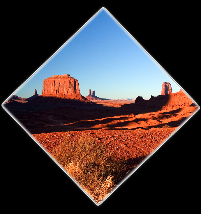 Monument Valley Shadows || Canon350d/EF17-40/F4L@19 | 1/100s | f10 | ISO200 | handheld