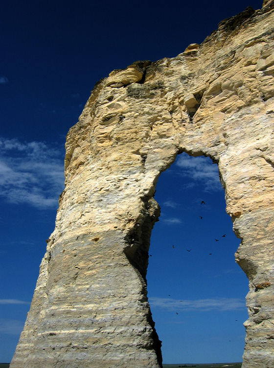 Swallows at Monument Rocks || Canon Powershot S45/7.1mm (~35mm 35mm equiv) | 1/1000s | f7.1 | ISO100? |handheld