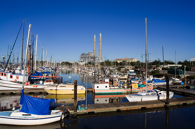 Moss Landing Harbor|| Canon350d/EF17-40/F4L@17| 1/400s | f11 | ISO100 |handheld