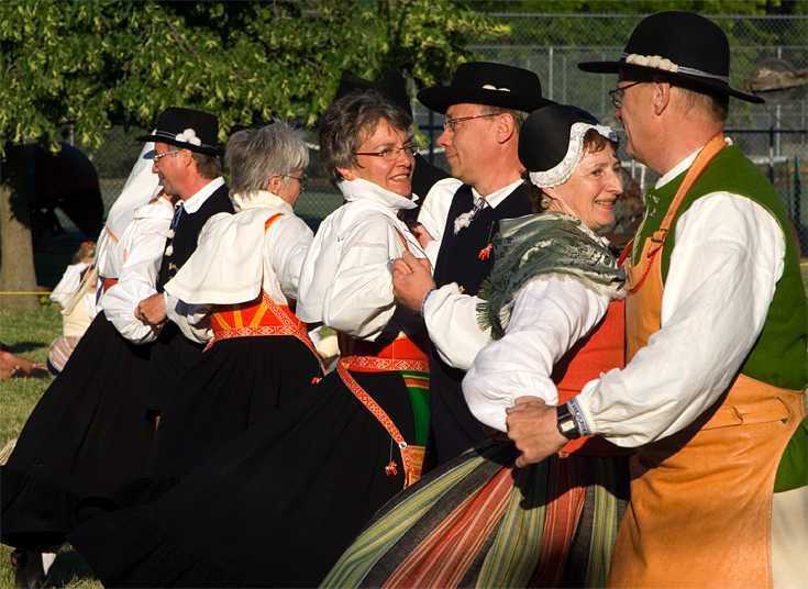 Mora Folkdanslagan || Canon350d/EF28-105/F3.5-4.5@105 | 1/640s | f11 | ISO400 | handheld