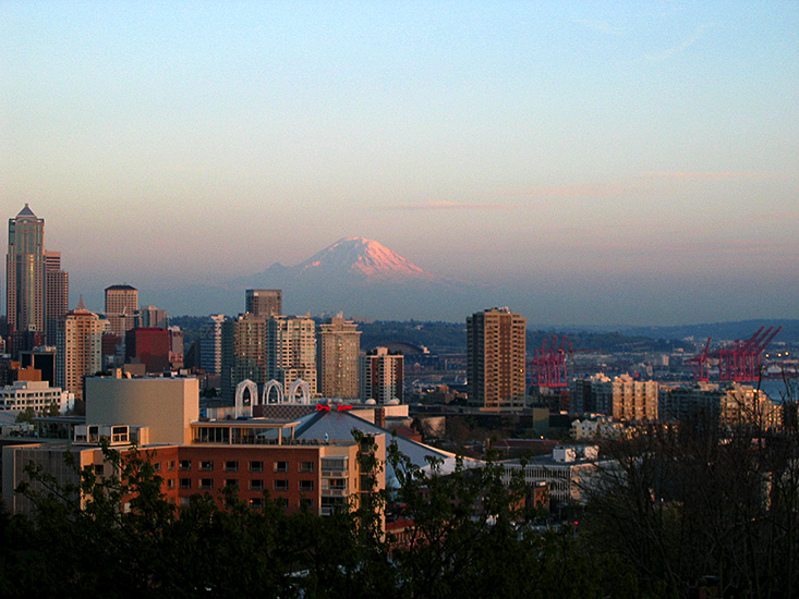 Mt. Rainier at Sunset | Canon Powershot S45/21.3mm (~105mm 35mm equiv) | 1/160s | f4.9 | ISO100? | handheld