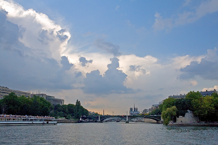 On the Seine || Canon350d/EF17-55/F2.8EFS@17 | 1/640s | f7.1 |  IS800 | handheld