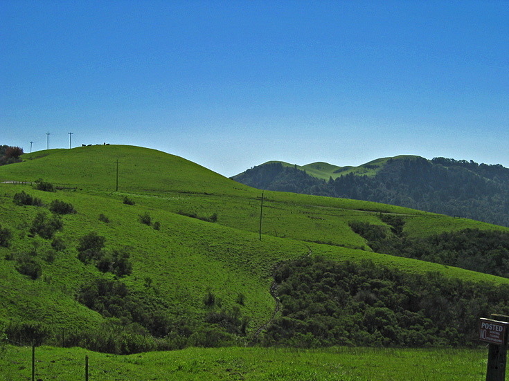 Green Hills | Canon Powershot S45/10.3mm (~51mm 35mm equiv) | 1/1000s | f6.3 | ISO100? | handheld