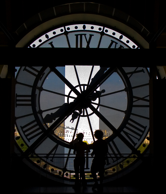 Paris Time || Canon350d/EF17-55/F2.8EFS@17 | 1/200s | f8 |  IS800 | handheld