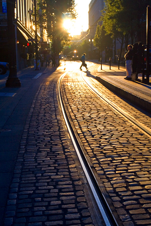 Portland Train || Canon350d/EF17-40/F4L@40 | 1/200s | f7.1| ISO400 | handheld