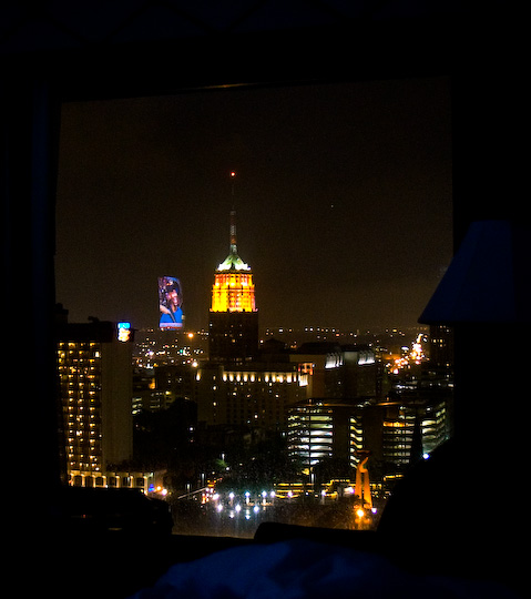 San Antonio Reflection || Canon350d/EF17-55/F2.8EFS@17 | 1/6s | f2.8 |  IS1600 | handheld