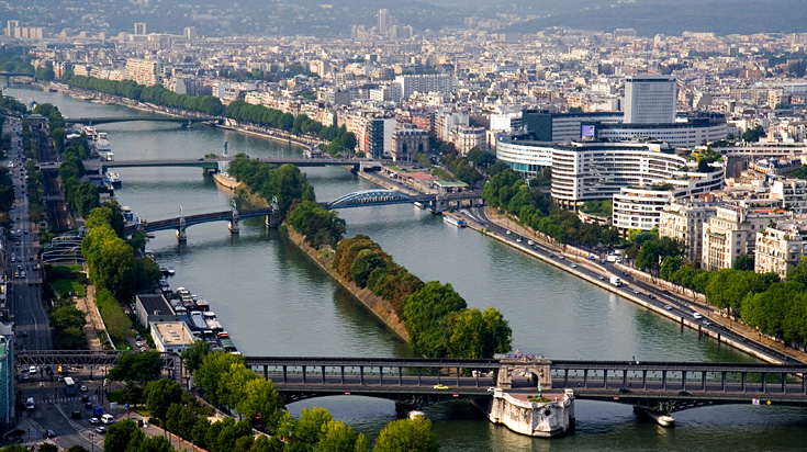 Seine from Eiffel || Canon350d/EF17-55/F2.8EFS@46 | 1/160s | f8 |  IS200 | handheld