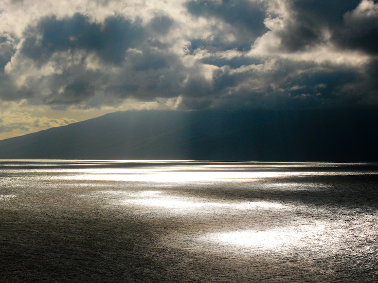 Shadow and Light, Maui || CanonA630/35-140/F2.8-4.1@140 | 1/1250s | f7.1 |  ISO80 | handheld