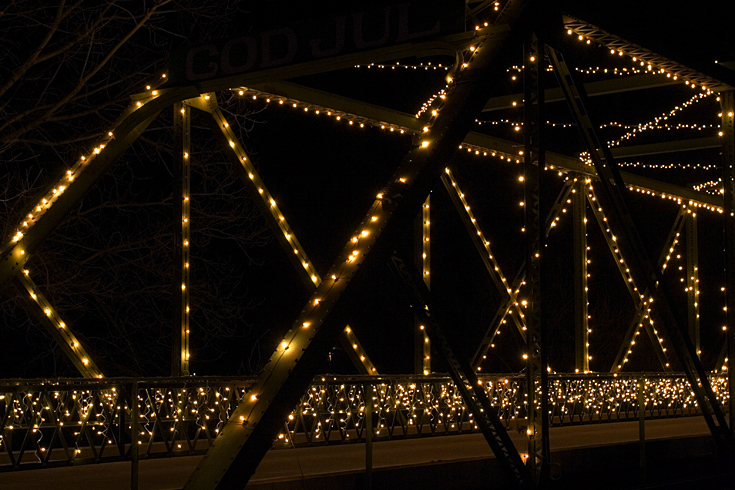 Abstract Bridge Lights|| Canon350d/EF17-40/F4L@40| 1/4s | f8 | ISO400 |tripod