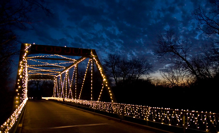 Smoky Bridge Near Dusk || Canon350d/EF17-55/F2.8EFS@17 | 1/60s | f2.8 |  IS1600 | handheld