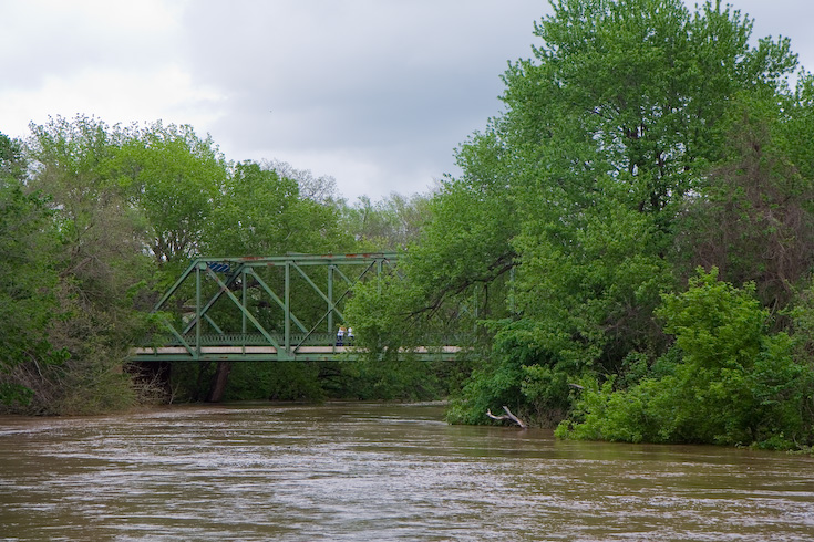 Smoky Hill Flood || Canon350d/EF17-55/F2.8EFS@55 | 1/200s | f5.0 |  IS100 | handheld