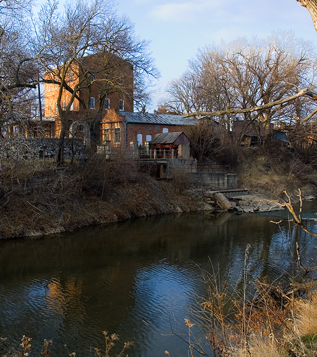 Smoky Mill, Smoky River || Canon350d/EF17-40/F4L@17 | 1/40s | f9 | ISO100 | handheld