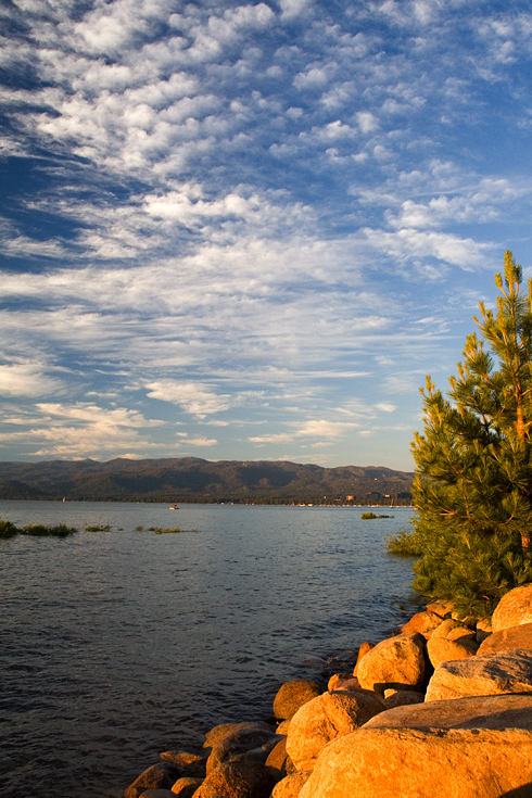 Tahoe at Sunset || Canon350d/EF17-40/F4L@17 | 1/250s | f5 | ISO400 | handheld