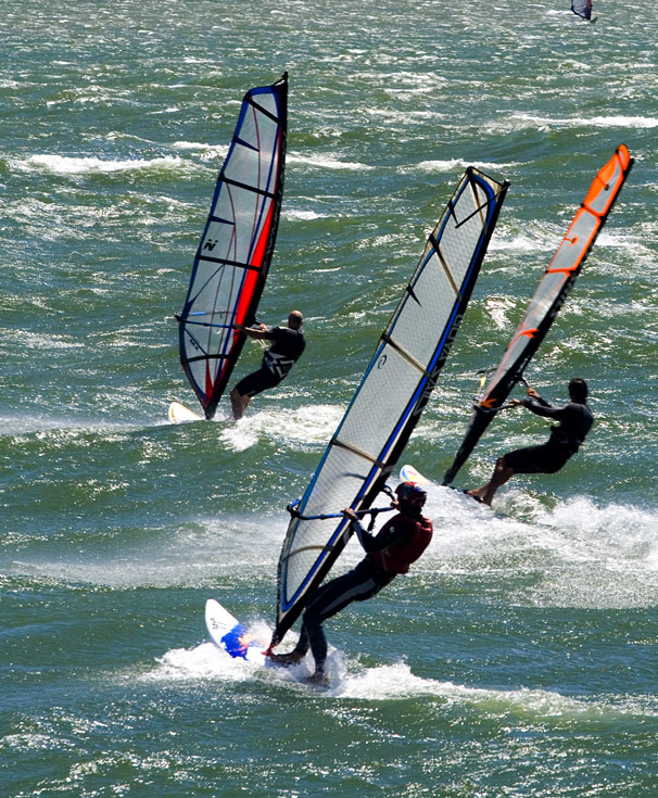 Windsurfing at Columbia Gorge || Canon350d/EF70-200/F4L@200 | 1/320s | f10| ISO400 | tripod