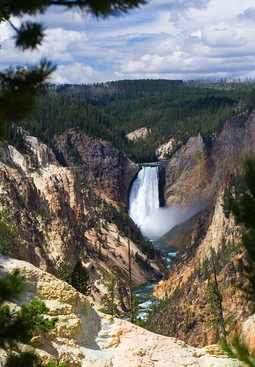 Lower Falls, Yellowstone River || Canon350d/EF17-40/F4L@40 | 1/800s | f7.1| ISO400 | handheld