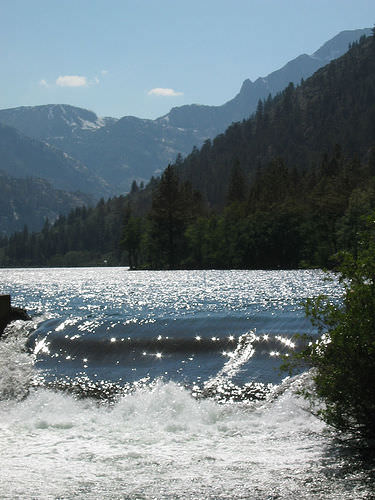 between upper and lower Twin Lakes