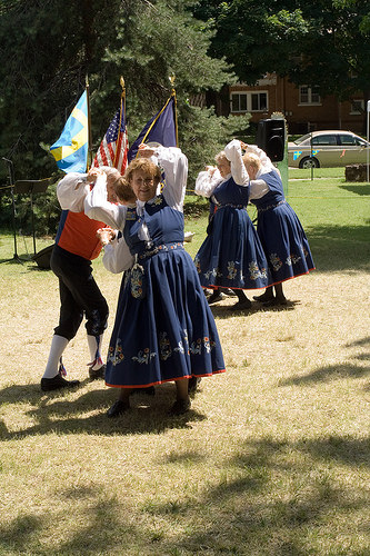 Leikarring Dancers