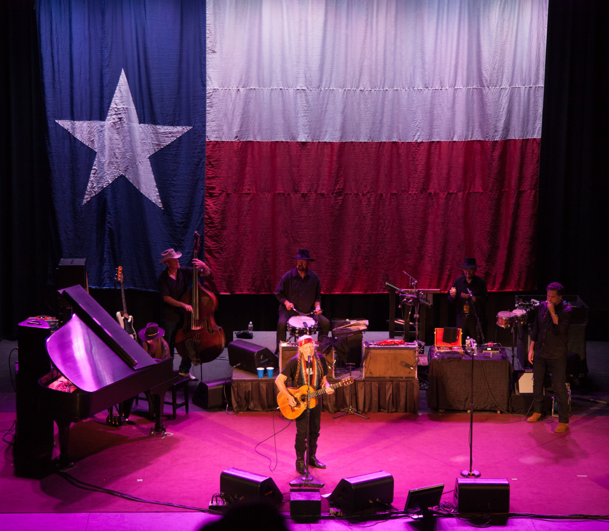Willie Nelson, Stiefel Theater, Salina KS