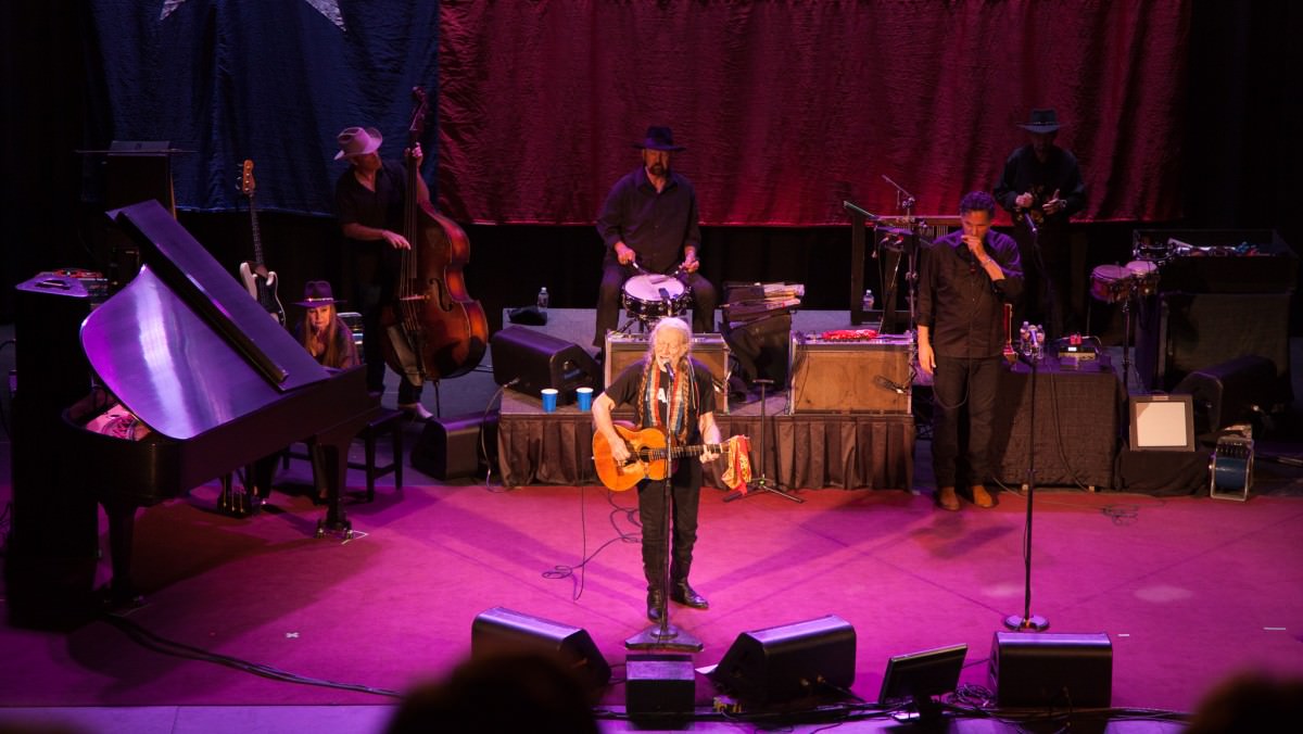 Willie Nelson, Stiefel Theater, Salina KS