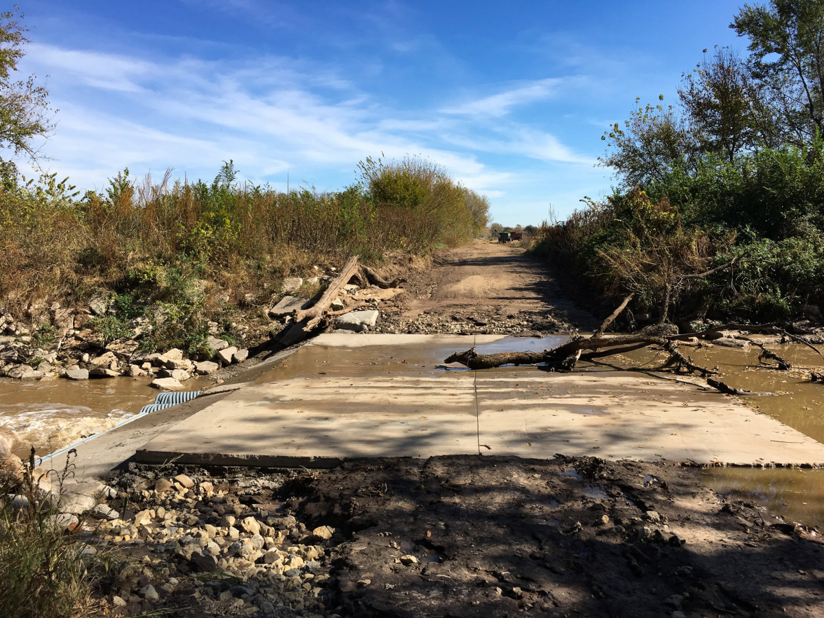 Quivira Rd Crossing, looking east