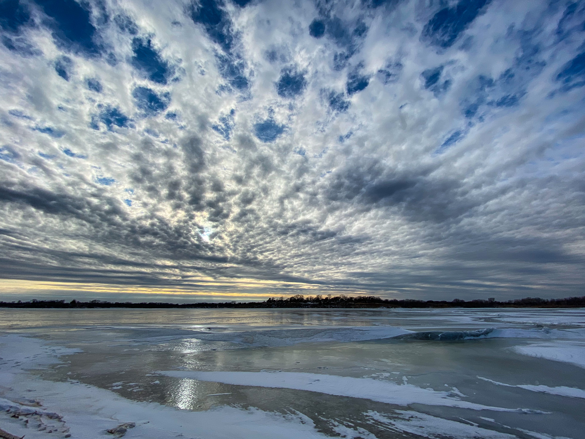 Sunset skies at Kanopolis Lake