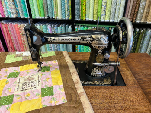 Shop Hop 22: Classic Singer Sewing Machine